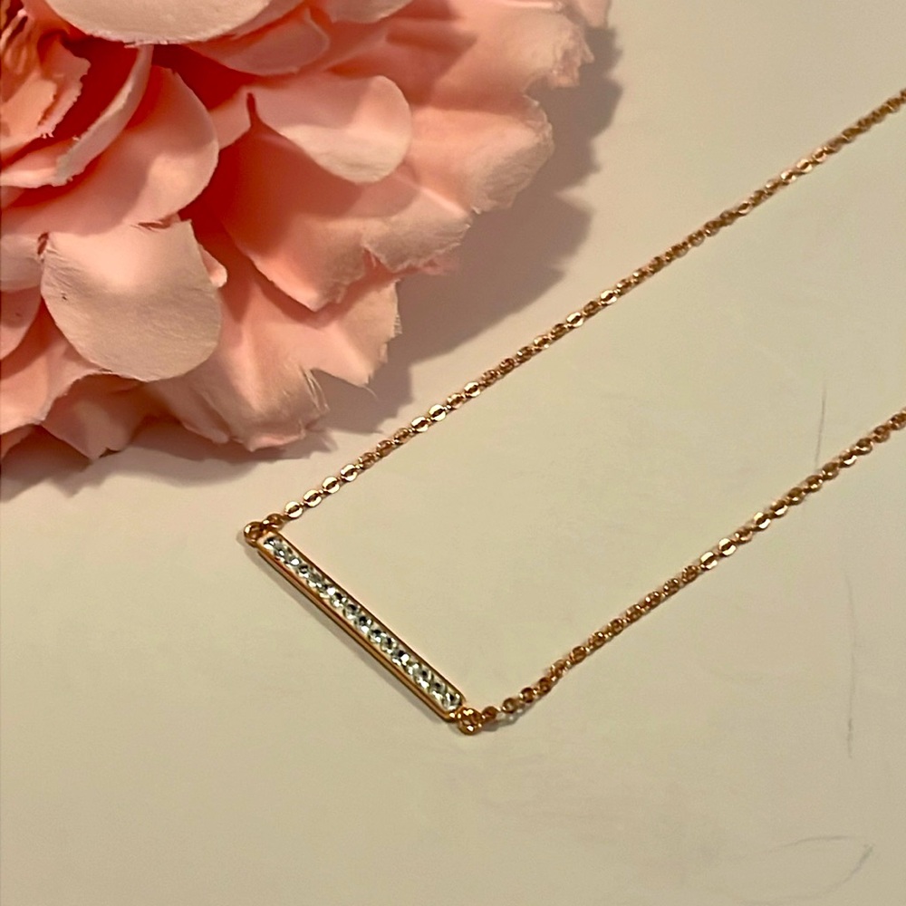 Beautiful trendy rose gold crystal bar pendant necklace adjustable length 🔥